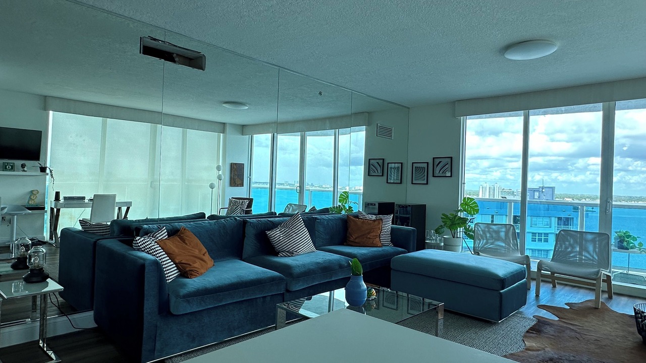 Photo of Livingroom in North Bay Village