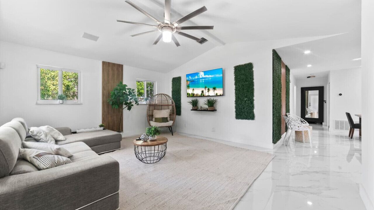 Photo of Livingroom in North Central Hollywood