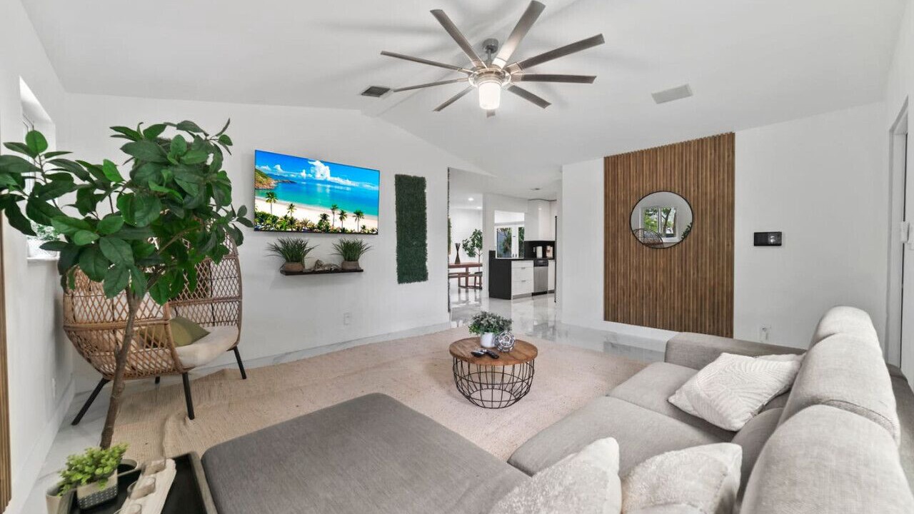 Photo of Livingroom in North Central Hollywood