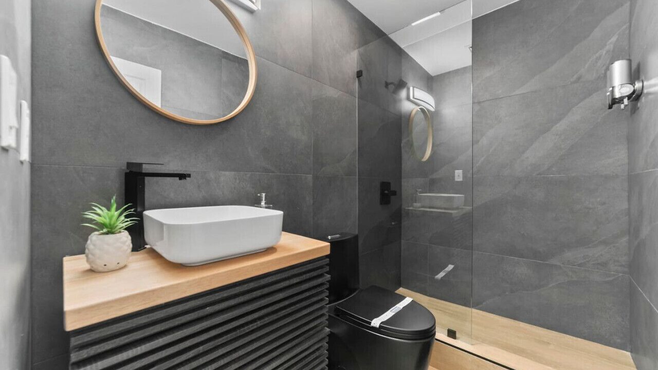 Photo of Bathroom in North Central Hollywood