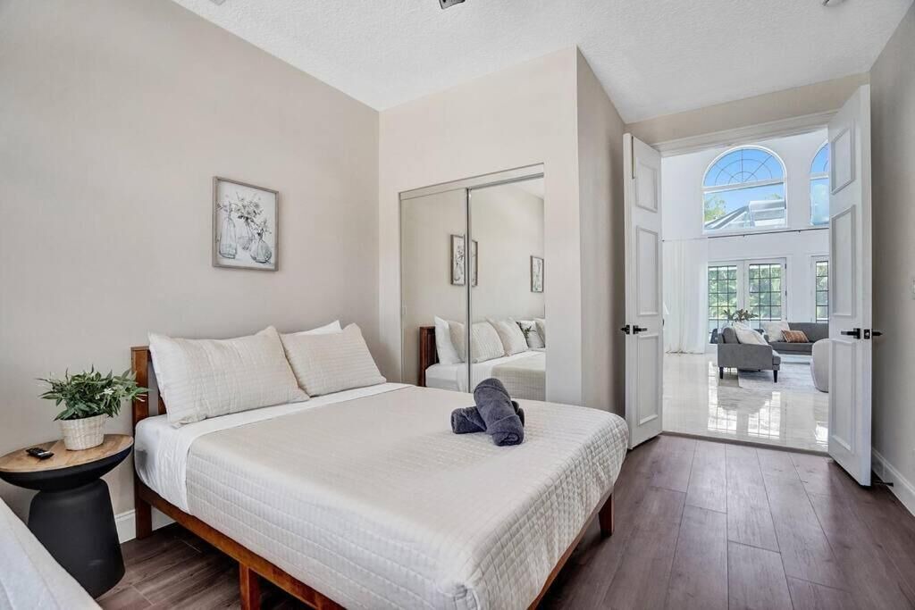 Photo of Bedroom in Hollywood Lakes