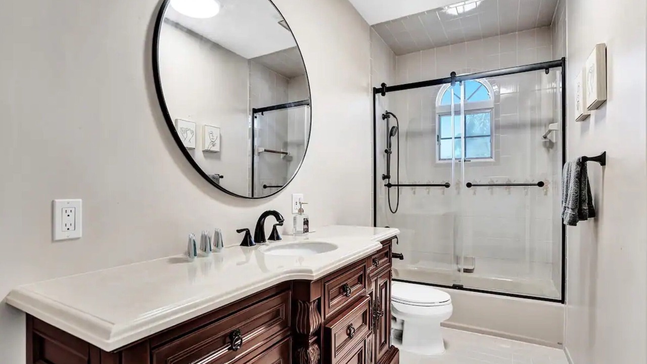 Photo of Bathroom in Hollywood Lakes