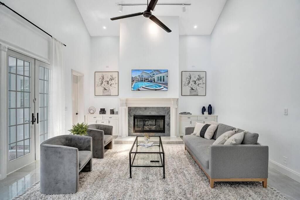 Photo of Livingroom in Hollywood Lakes