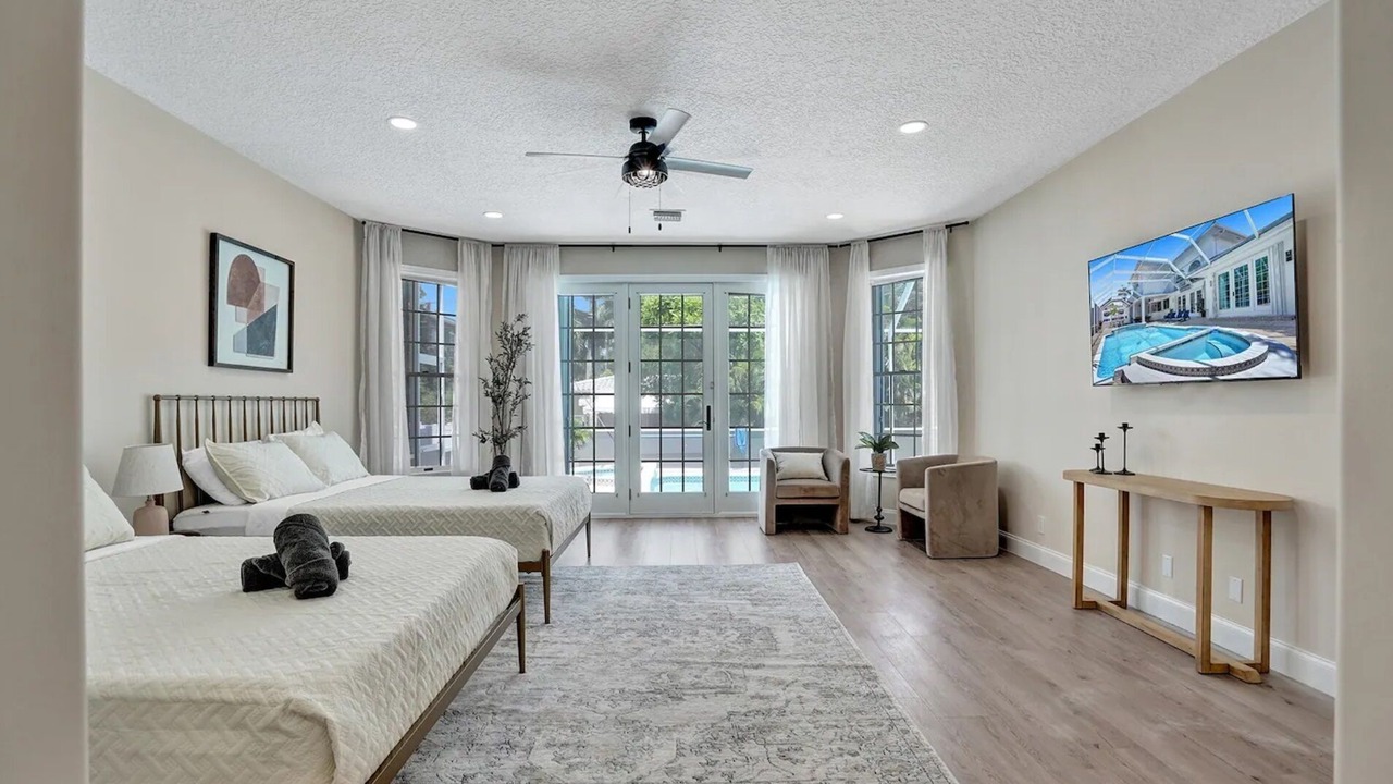 Photo of Bedroom in Hollywood Lakes