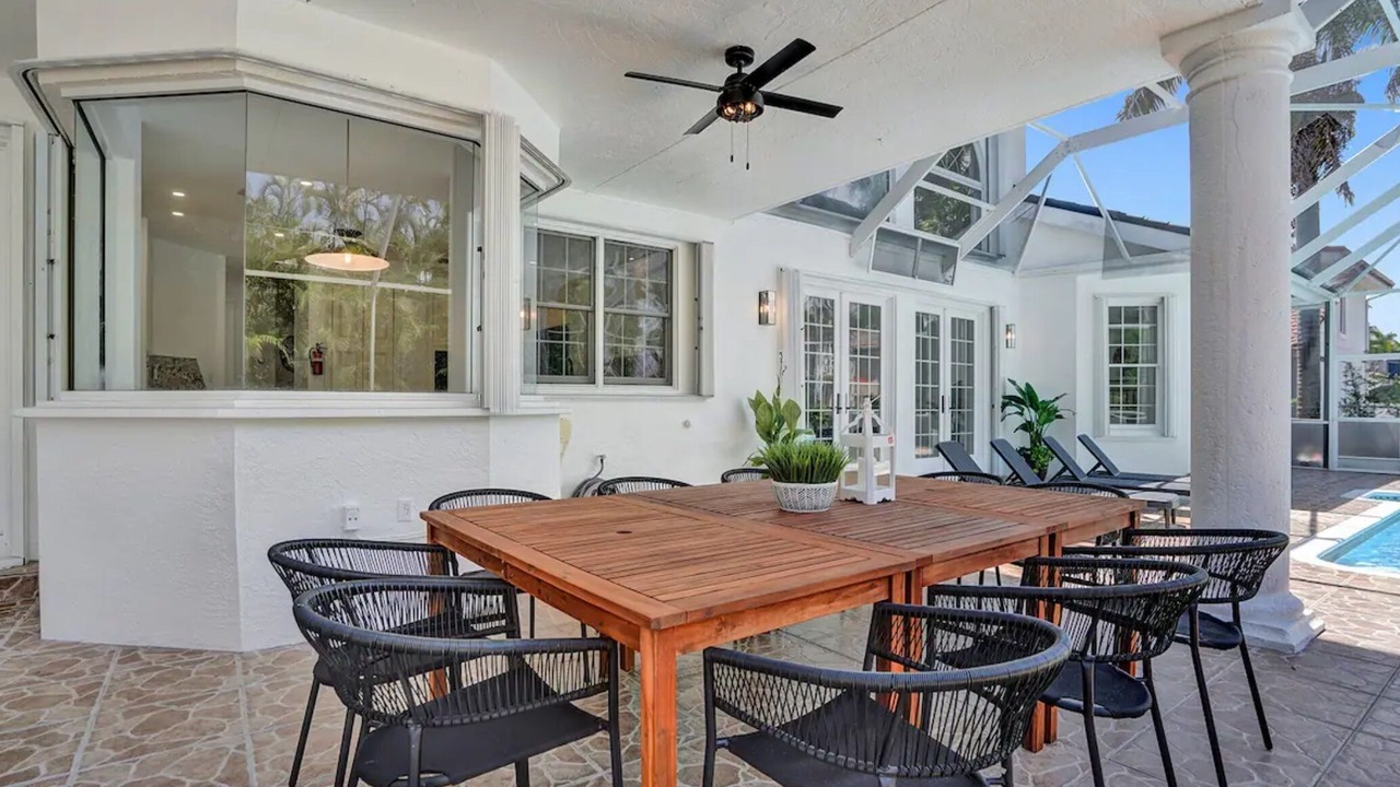 Photo of Outdoor in Hollywood Lakes