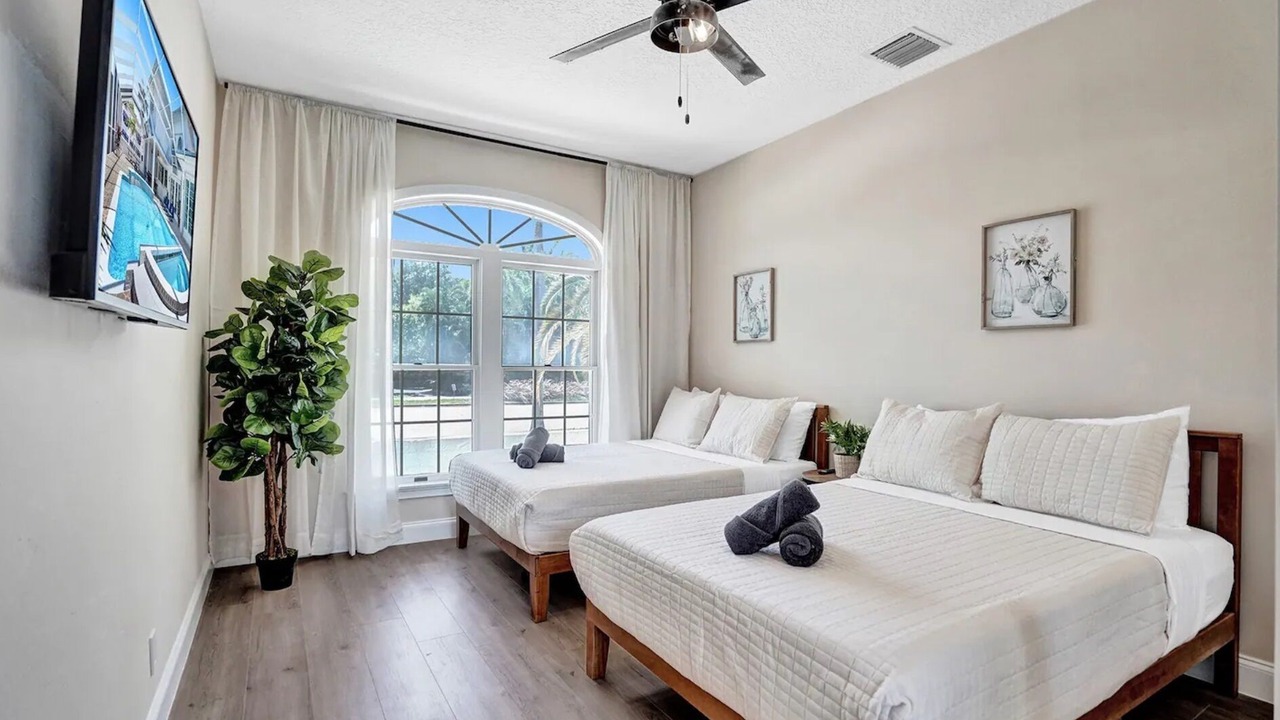 Photo of Bedroom in Hollywood Lakes