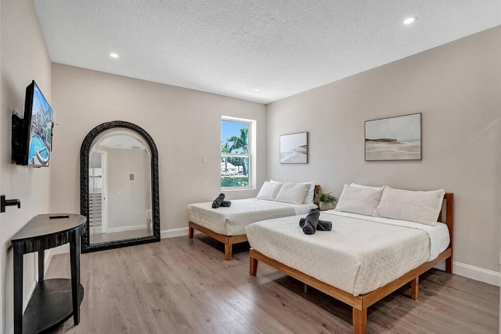 Photo of Bedroom in Hollywood Lakes