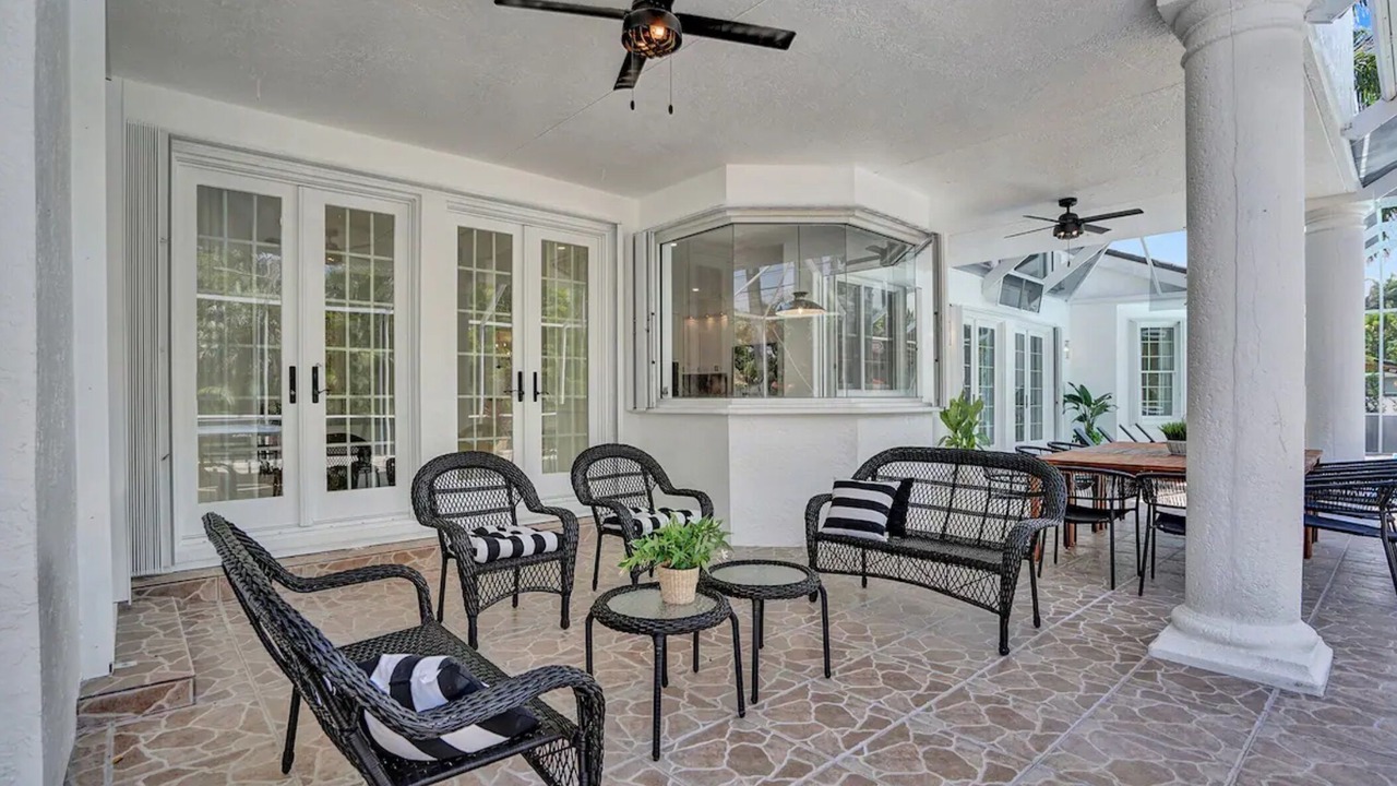 Photo of Outdoor in Hollywood Lakes