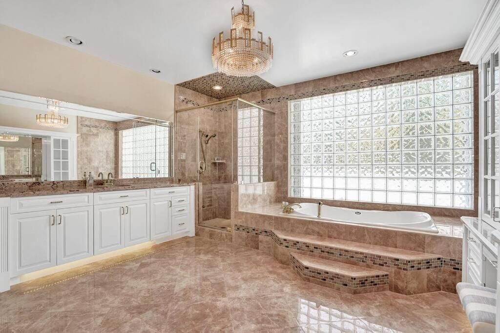 Photo of Bathroom in Hollywood Lakes
