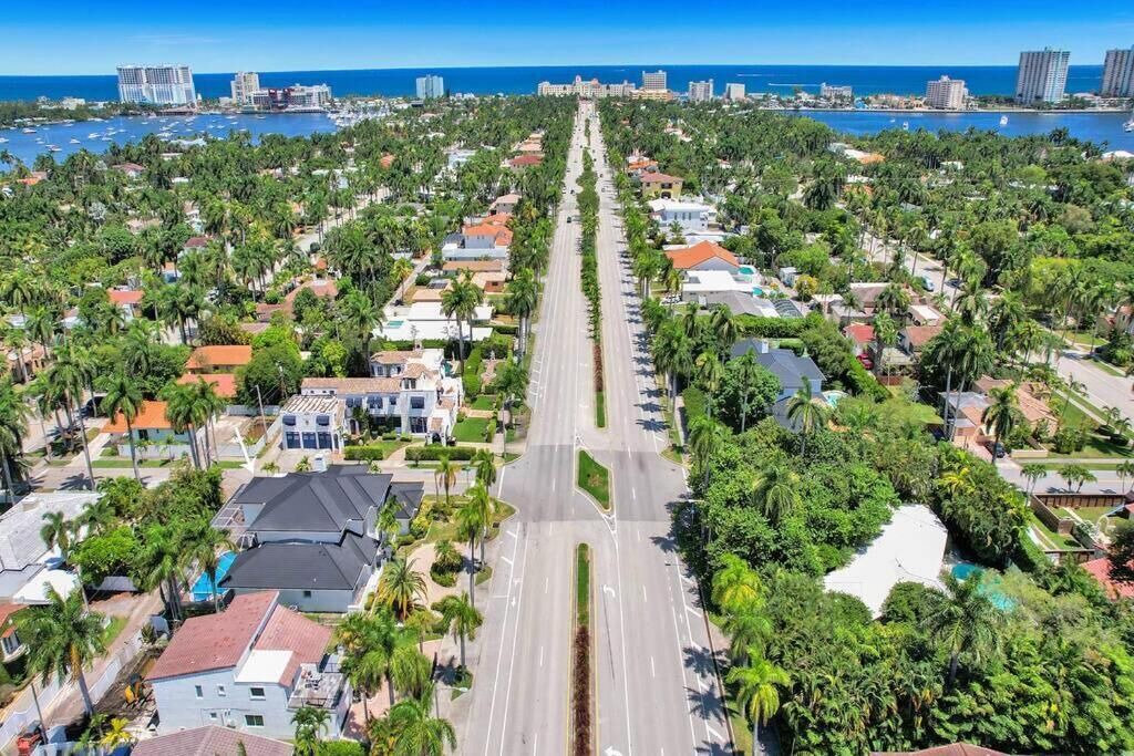 Photo of Outdoor in Hollywood Lakes