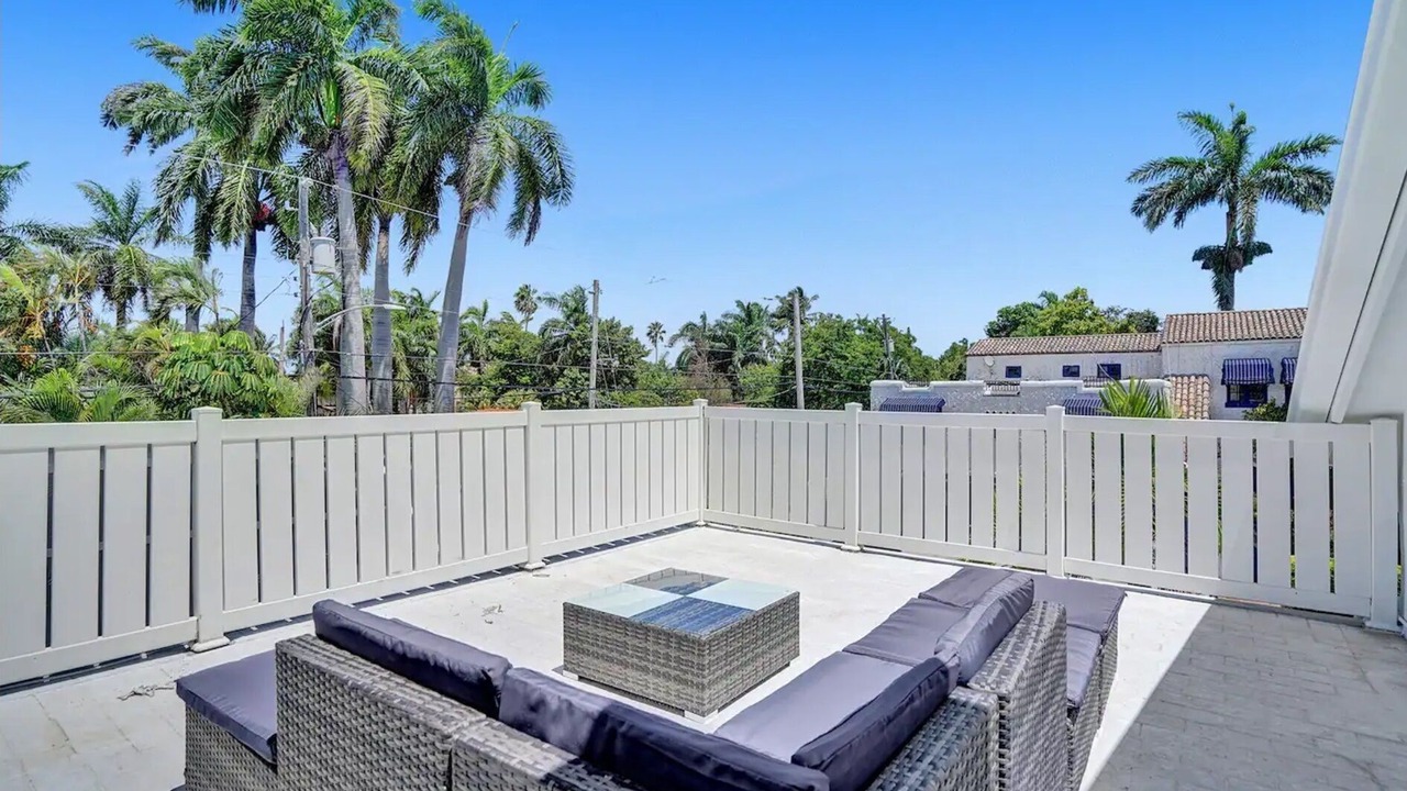 Photo of Patio Balcony in Hollywood Lakes