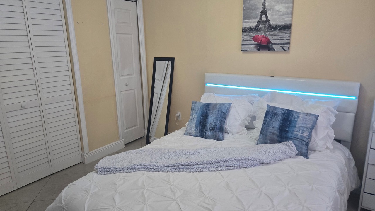 Photo of Bedroom in Hialeah
