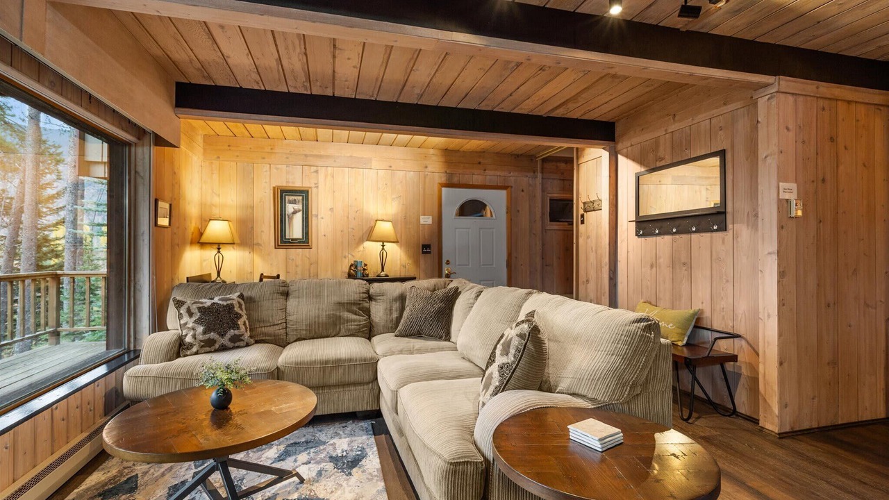 Photo of Livingroom in West Glacier