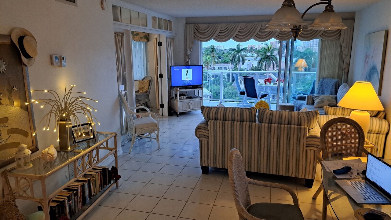 Photo of Livingroom in Harbor Village