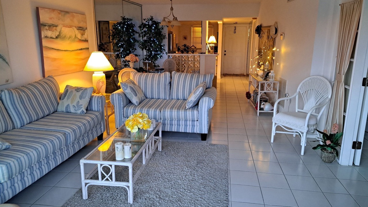 Photo of Livingroom in Harbor Village