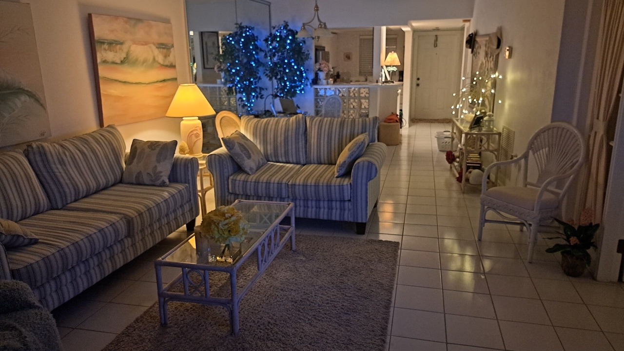 Photo of Livingroom in Harbor Village