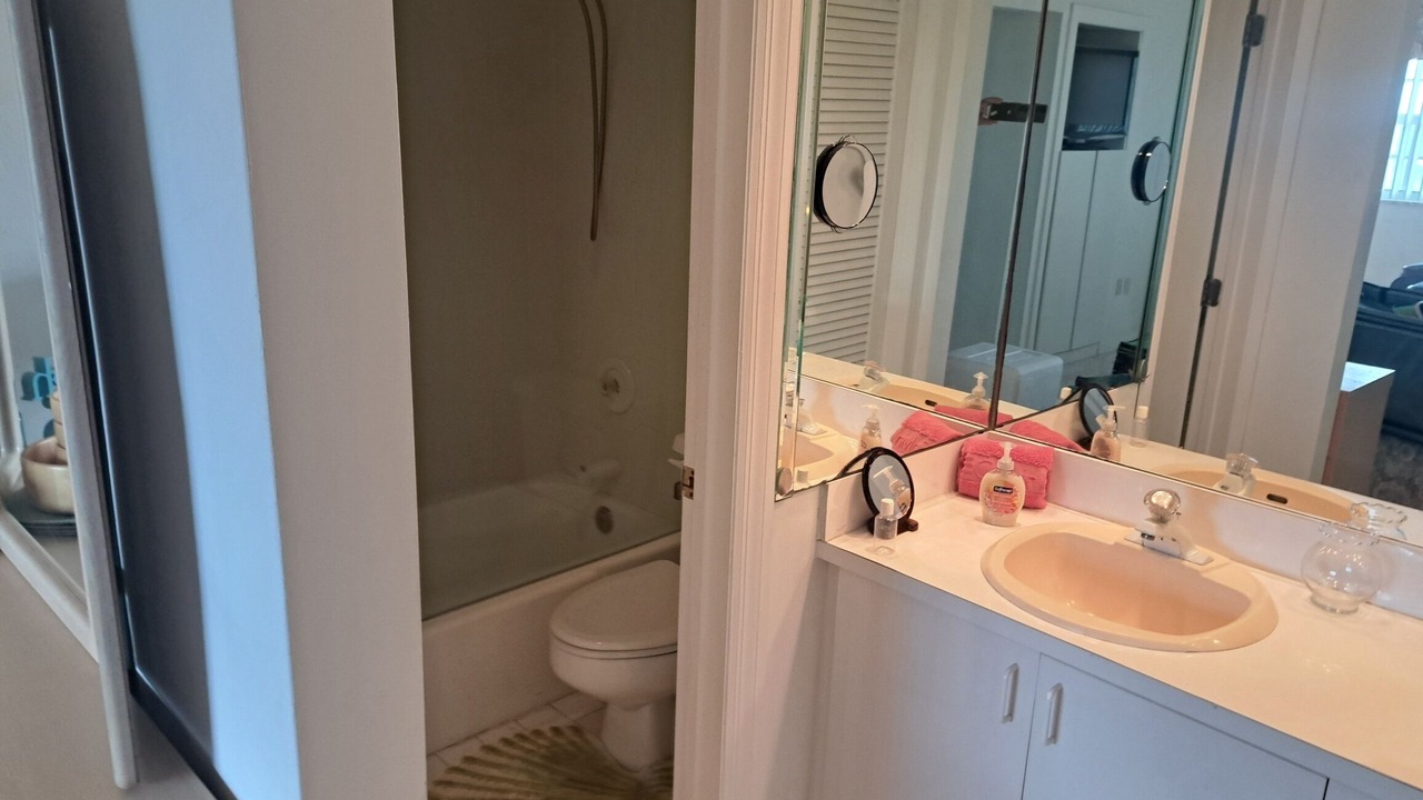 Photo of Bathroom in Harbor Village