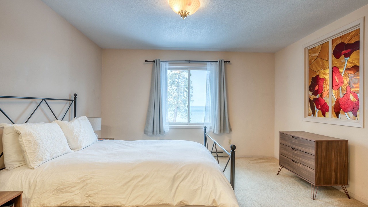 Photo of Bedroom in Lakeside