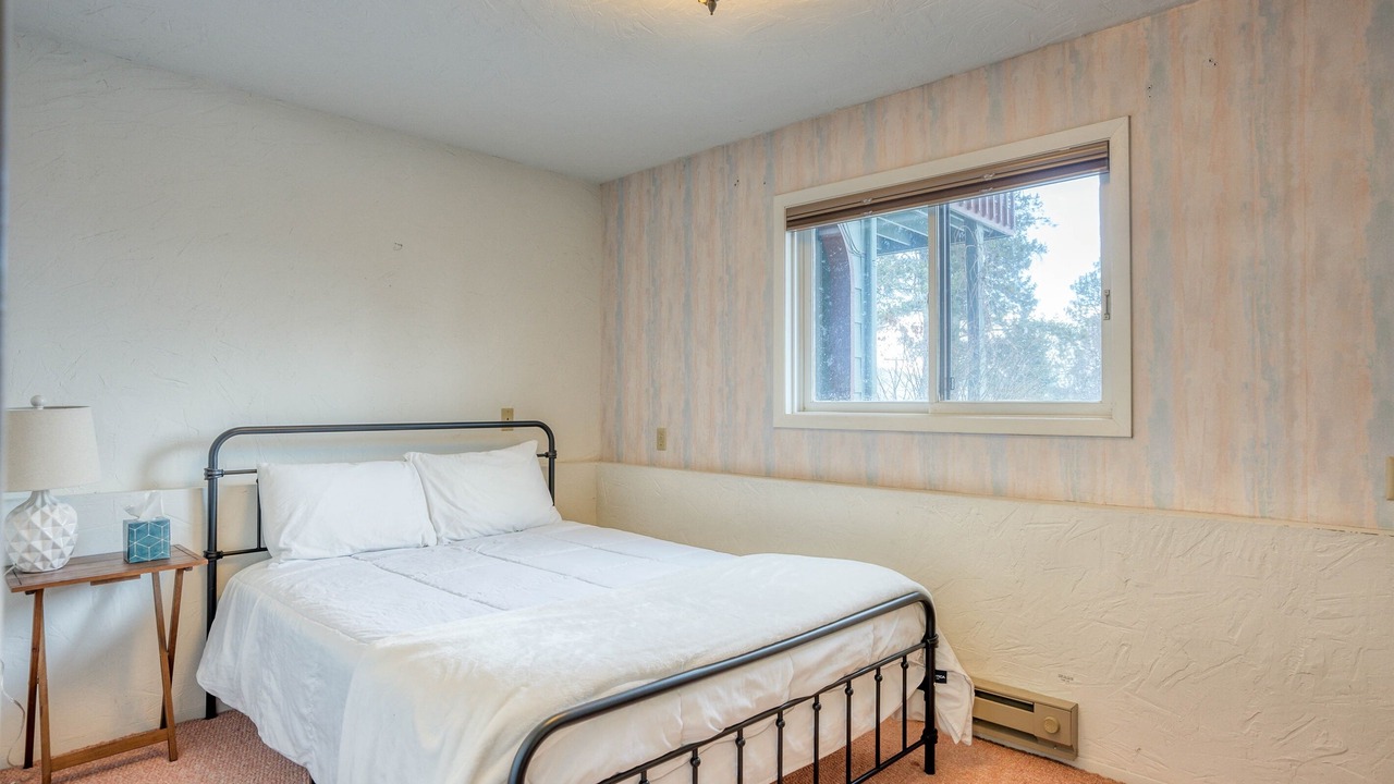 Photo of Bedroom in Lakeside