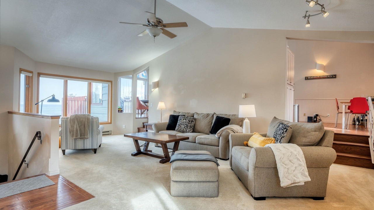 Photo of Livingroom in Lakeside