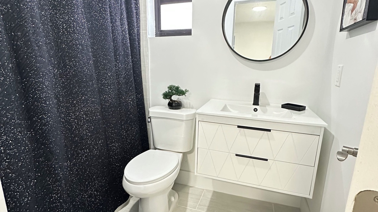 Photo of Bathroom in Allapattah