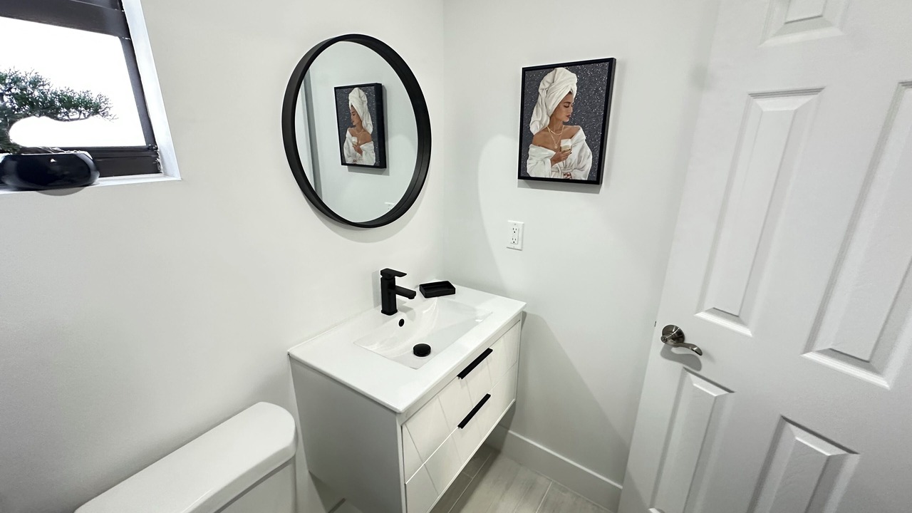 Photo of Bathroom in Allapattah