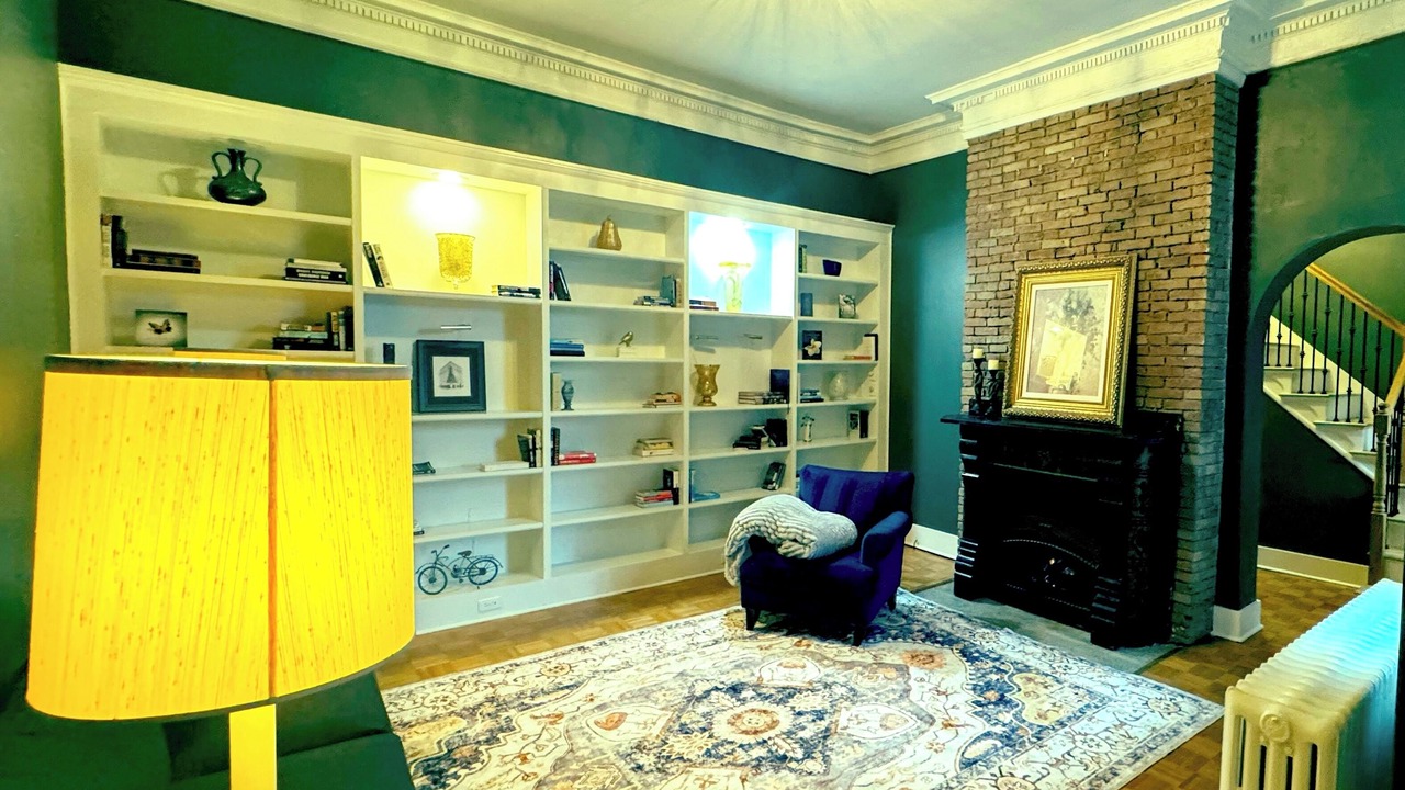 Photo of Livingroom in Allegheny-West