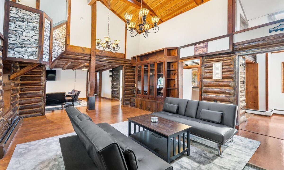 Photo of Livingroom in Highland Lakes