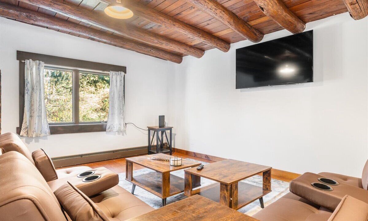 Photo of Livingroom in Highland Lakes