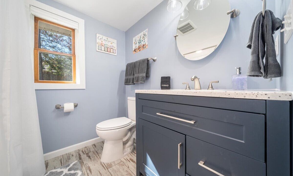 Photo of Bathroom in Highland Lakes