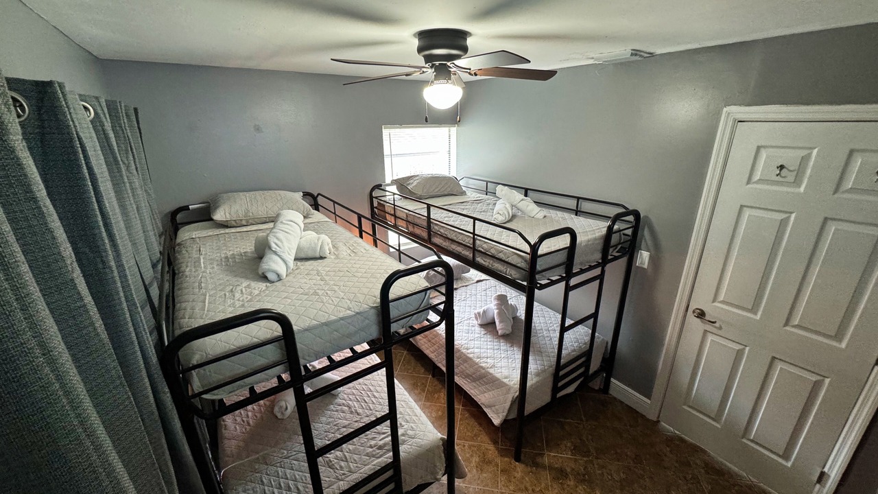 Photo of Bedroom in Lauderhill