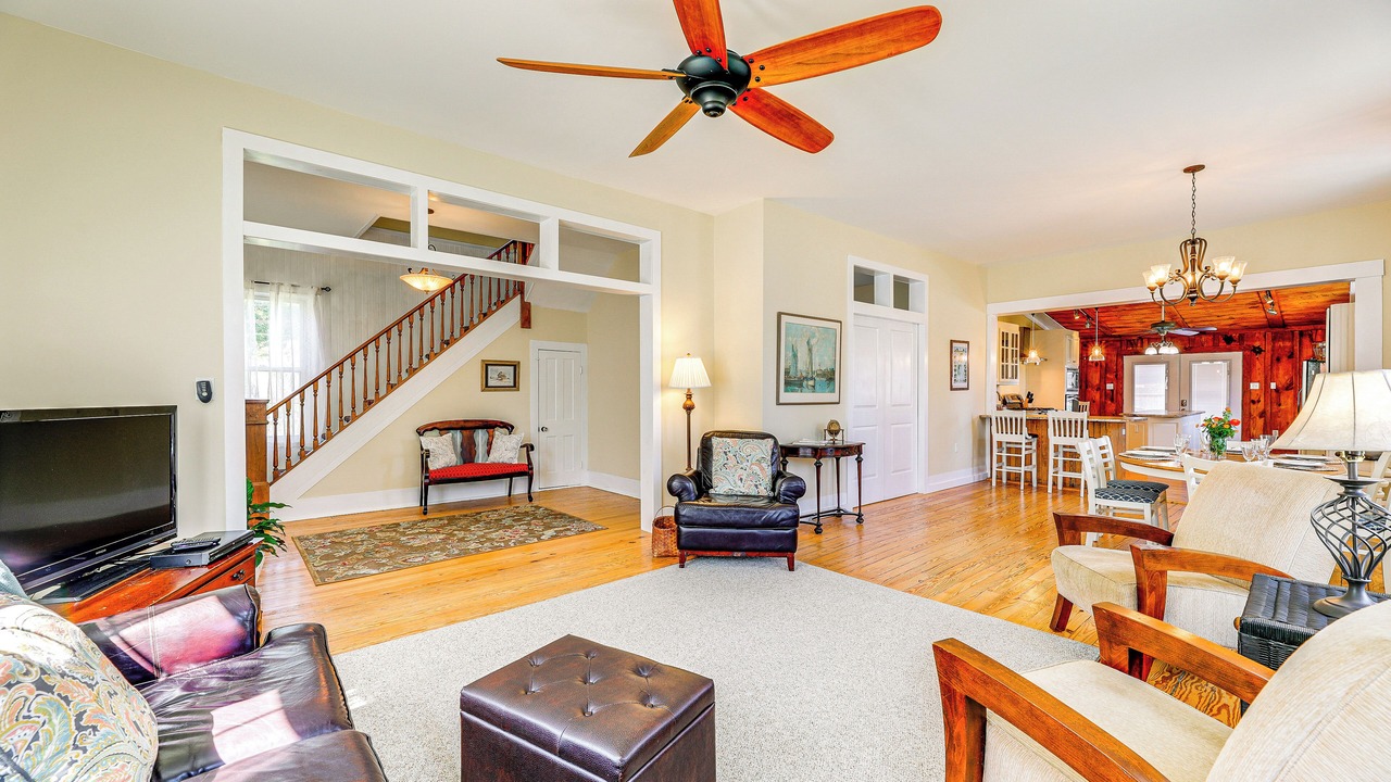 Photo of Livingroom in Willis Wharf