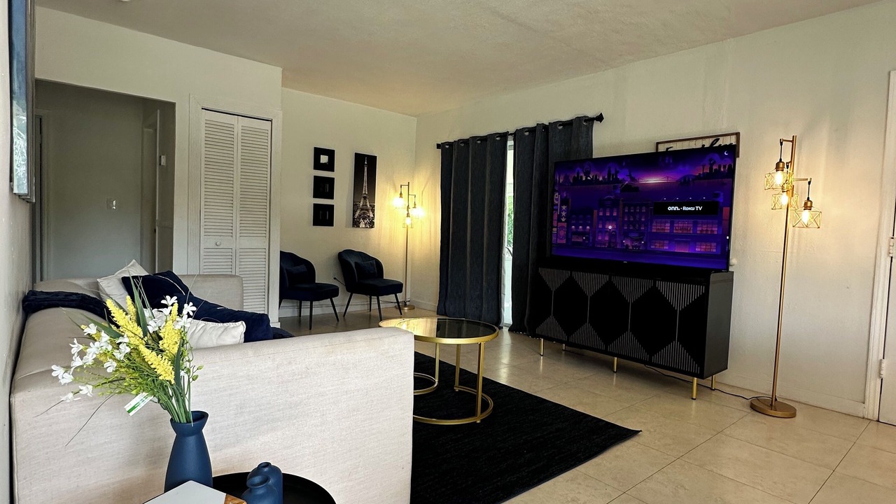 Photo of Livingroom in Miami Gardens