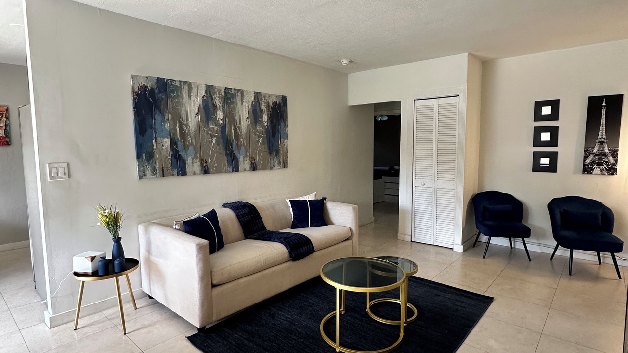 Photo of Livingroom in Miami Gardens