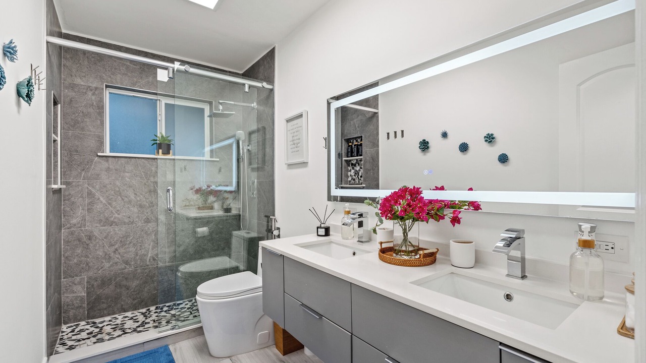 Photo of Bathroom in Boulevard Park Isles