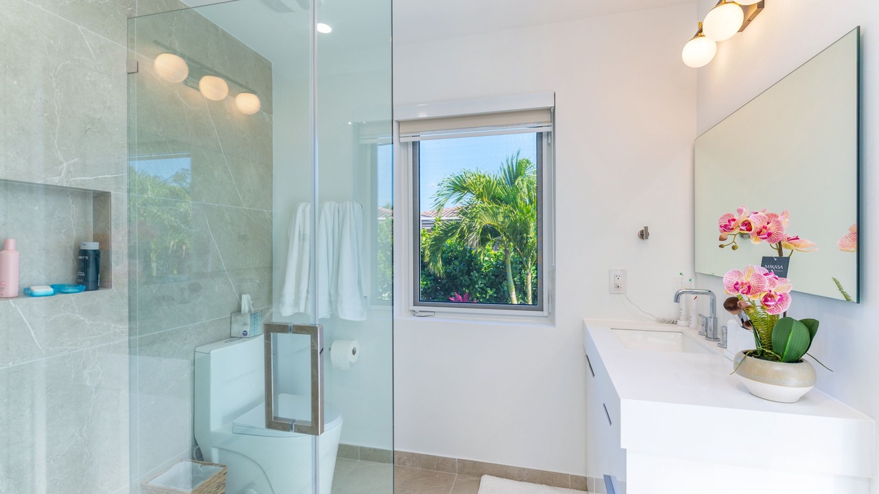 Photo of Bathroom in Imperial Point