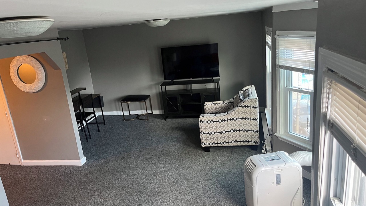 Photo of Livingroom in Beverly