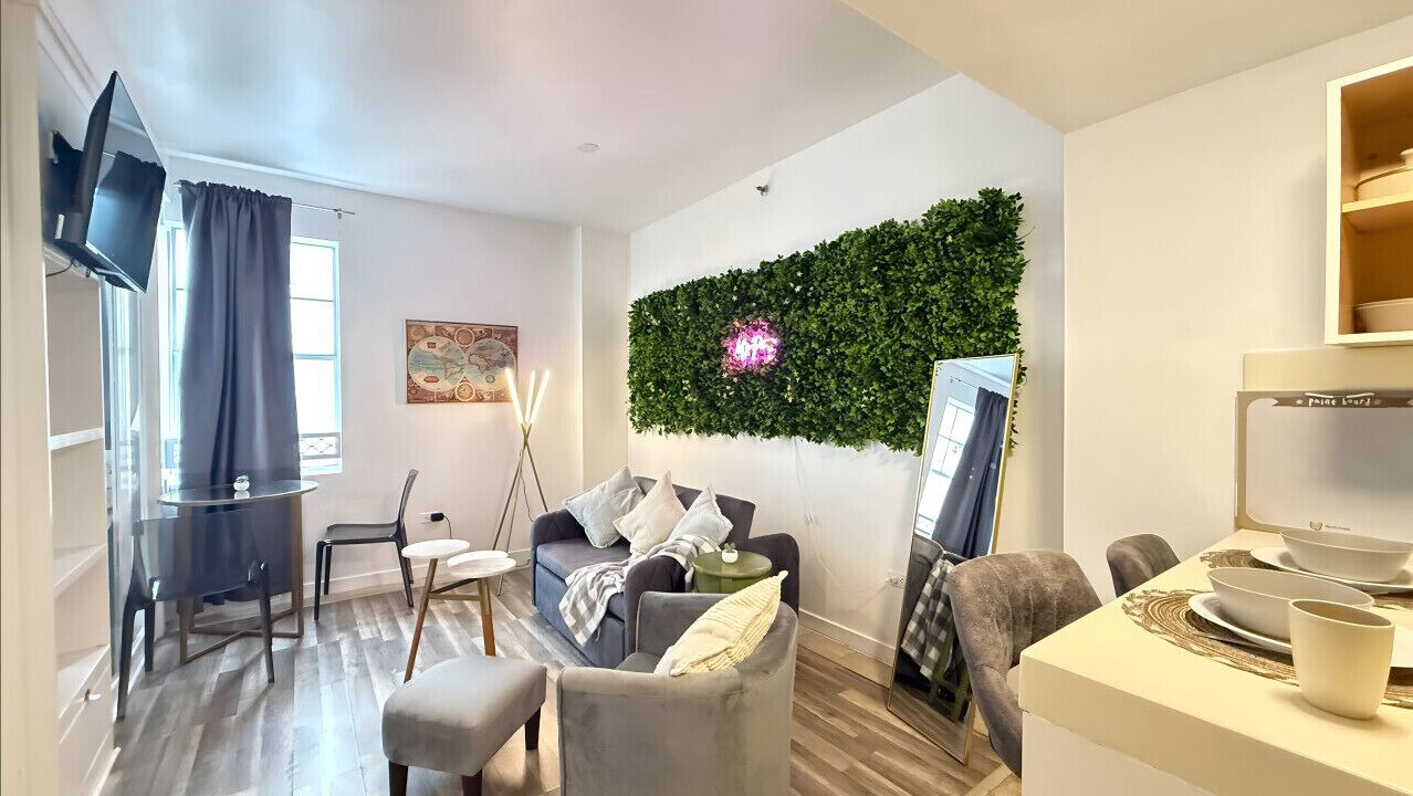 Photo of Livingroom in South of Fifth