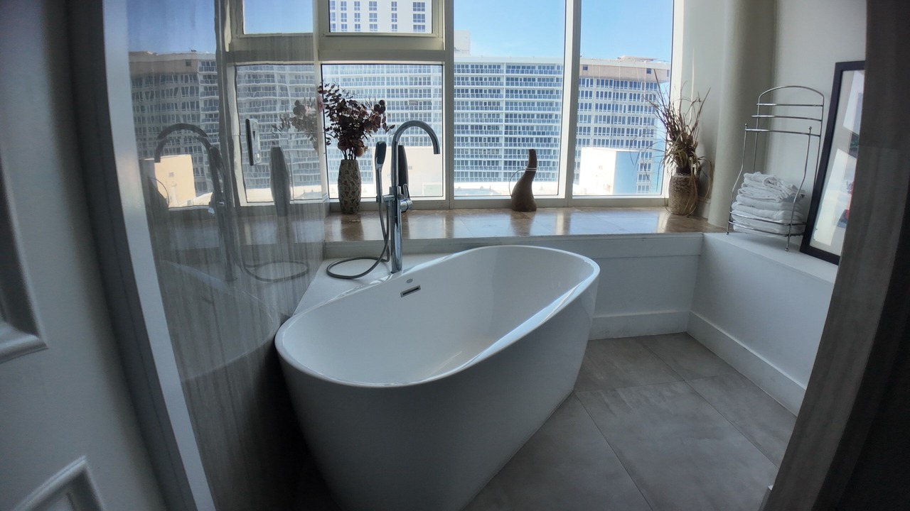 Photo of Bathroom in Galt Mile