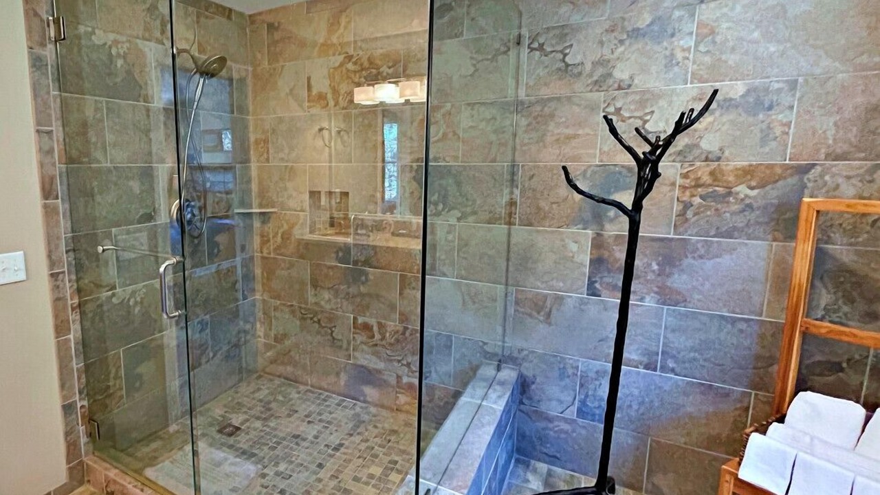 Photo of Bathroom in Edray