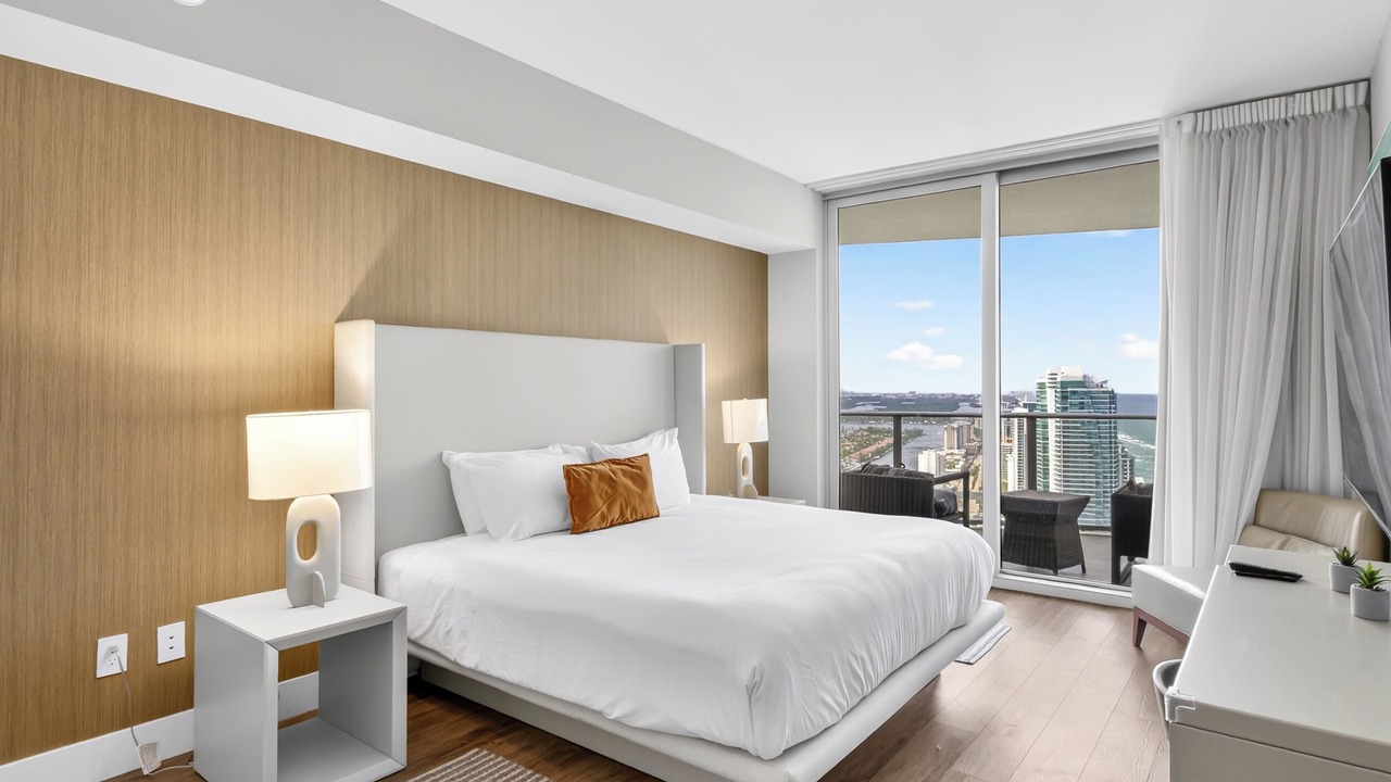 Photo of Bedroom in Hollywood South Central Beach