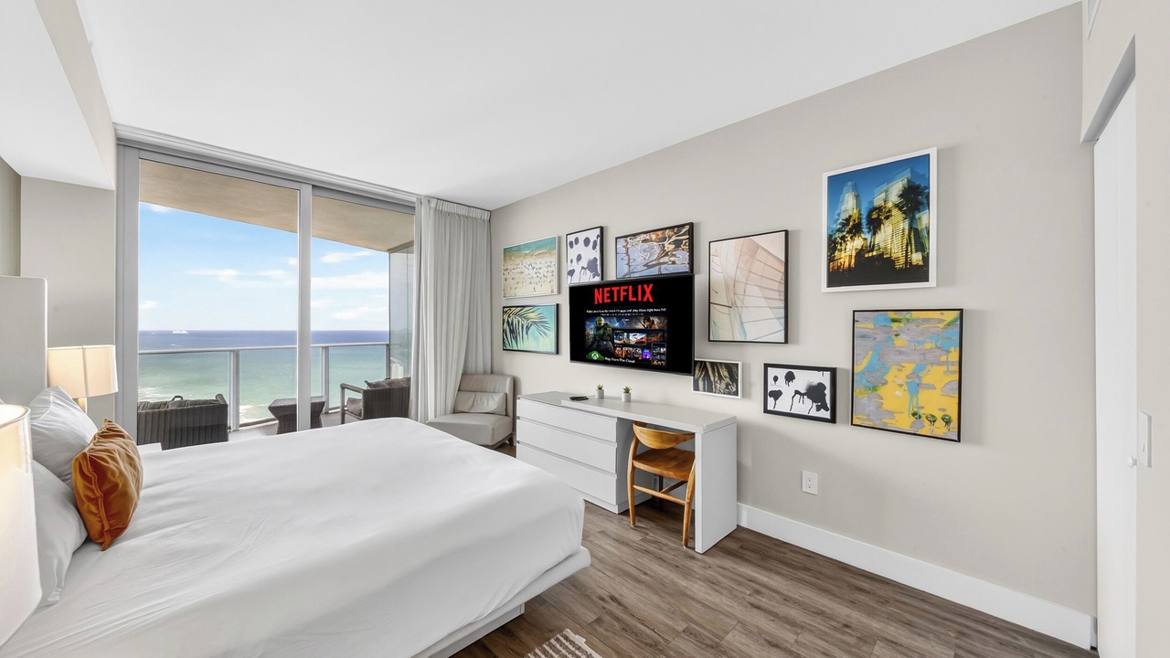 Photo of Bedroom in Hollywood South Central Beach