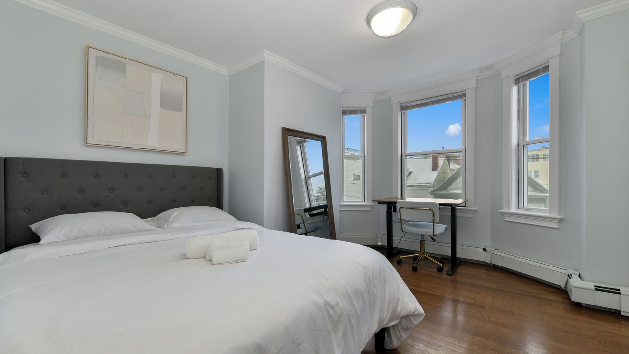 Photo of Bedroom in Central-Maverick Square - Paris Street