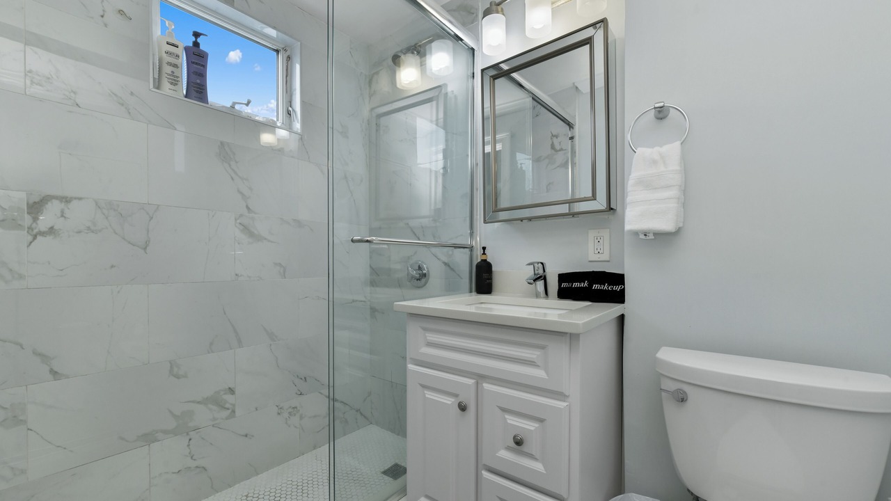 Photo of Bathroom in Central-Maverick Square - Paris Street