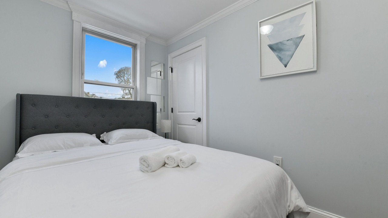 Photo of Bedroom in Central-Maverick Square - Paris Street