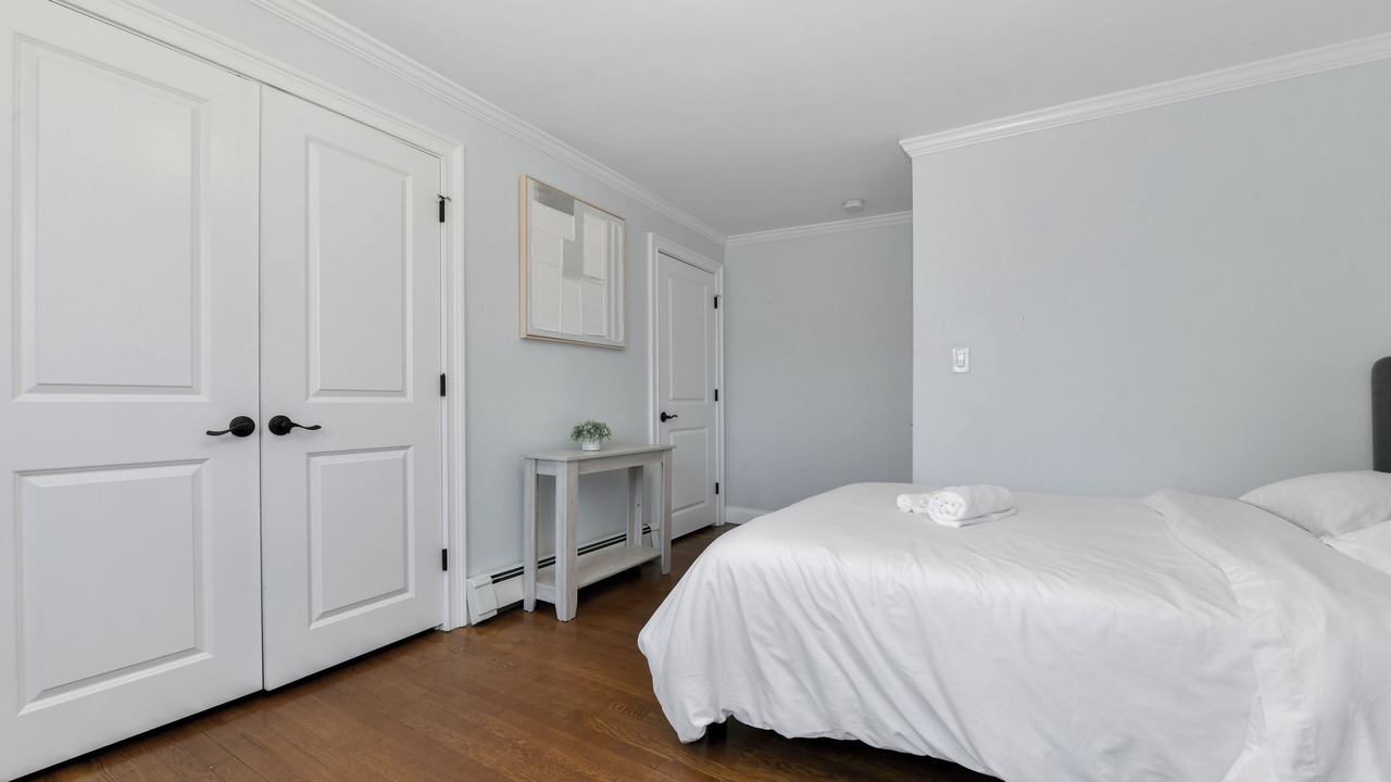 Photo of Bedroom in Central-Maverick Square - Paris Street