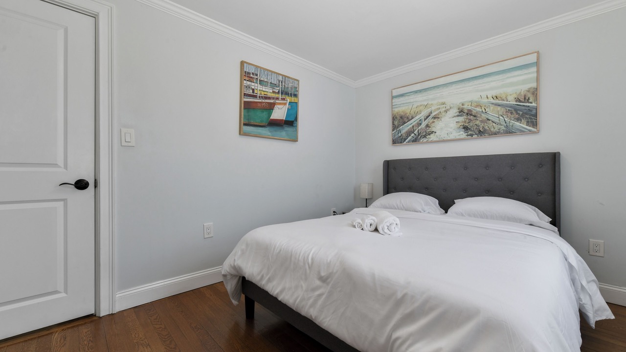 Photo of Bedroom in Central-Maverick Square - Paris Street