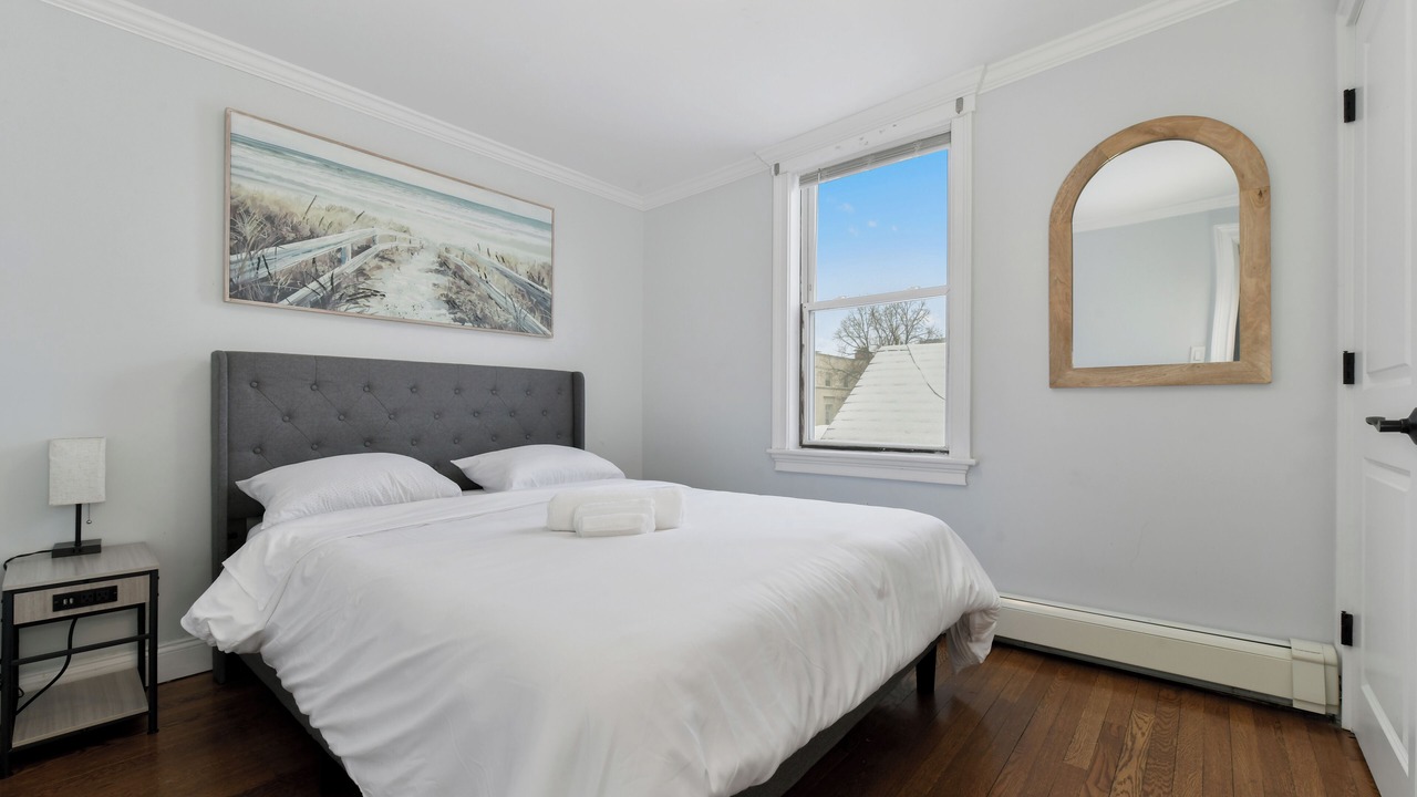Photo of Bedroom in Central-Maverick Square - Paris Street