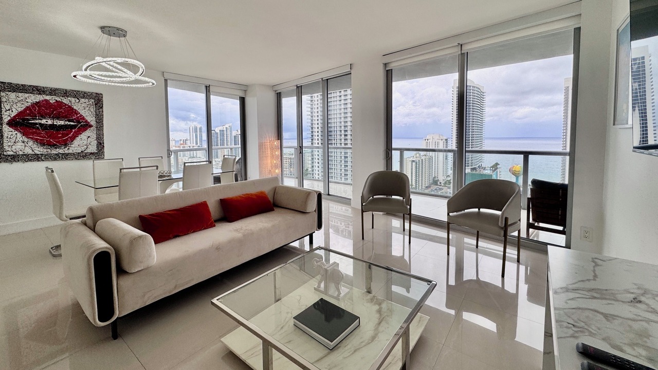 Photo of Livingroom in Hallandale Beach