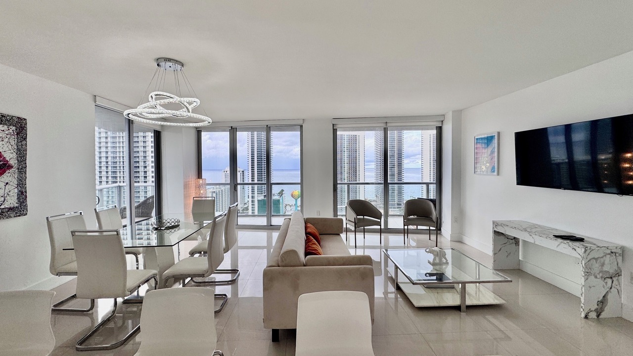 Photo of Livingroom in Hallandale Beach